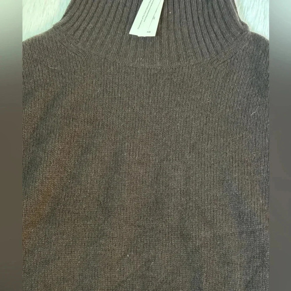 Banana Republic Cashmere women’s  sweater - Picture 5 of 6
